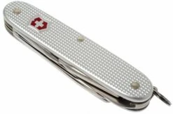 Victorinox Farmer -Knives Store VT 8241 26 04 victorinox farmer vt 8241 26 d4